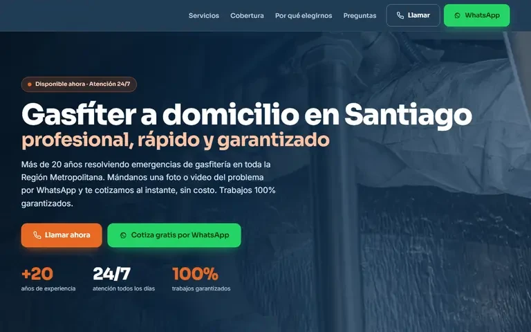 Vista en computador de un sitio de servicios a domicilio: titular grande y los botones de llamar y de WhatsApp arriba de todo.